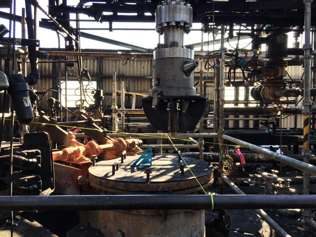 Due to failure of anchor bolts, grouts, octagons or deformation of coke drums, the top of the coke drums may go out of alignment with the drill stem, creating issues during the coke cutting process.
